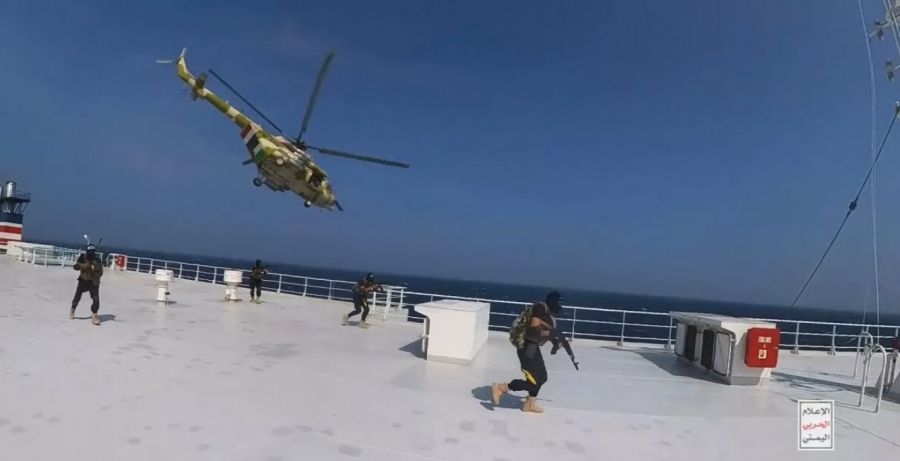 Οι Χούθι έπληξαν εμπορικό πλοίο με αντιπλοϊκό βαλλιστικό πύραυλο