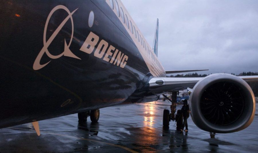 Νέο περιστατικό με Boeing – Κάλυμμα κινητήρα αποκολλήθηκε κατά την απογείωση