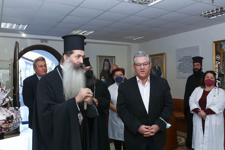 Όταν οι κομμουνιστές αγκαλιάζουν τη... θρησκεία, τότε τα βρίσκουν μαζί της (;)