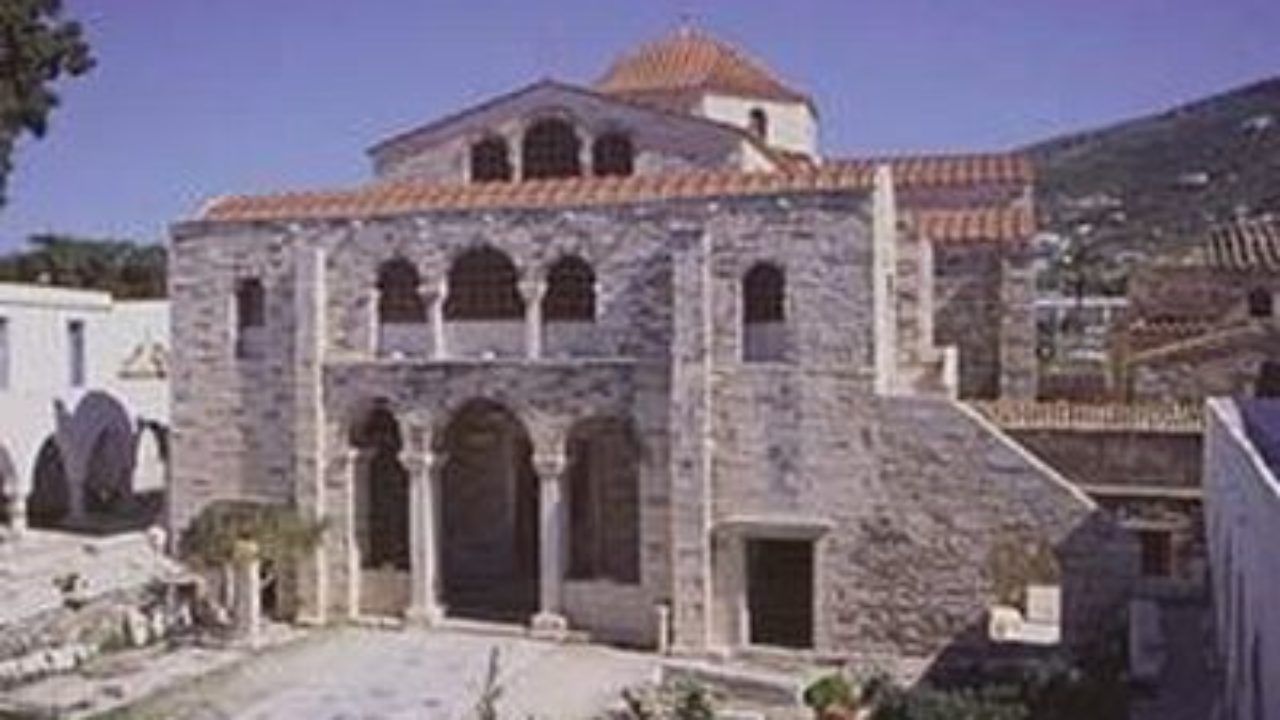 Παναγία Εκατονταπυλιανή: Το φως του Δεκαπενταύγουστου