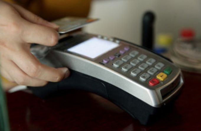 Ποιοι παίρνουν παράταση για τα POS και ποιοι επαγγελματίες απειλούνται με πρόστιμα