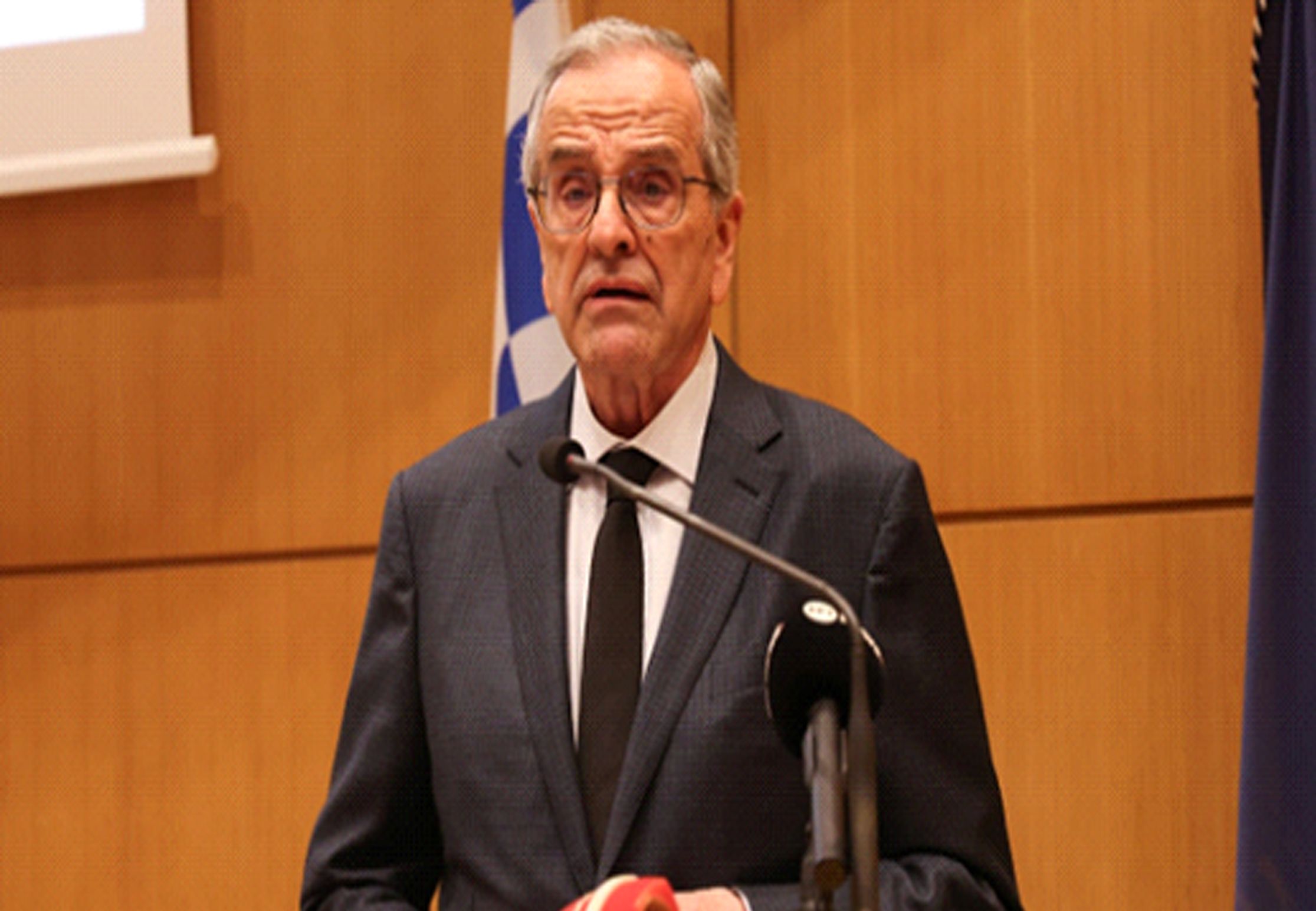 ΜΠΡΟΣΤΑ Ο ΣΑΜΑΡΑΣ…