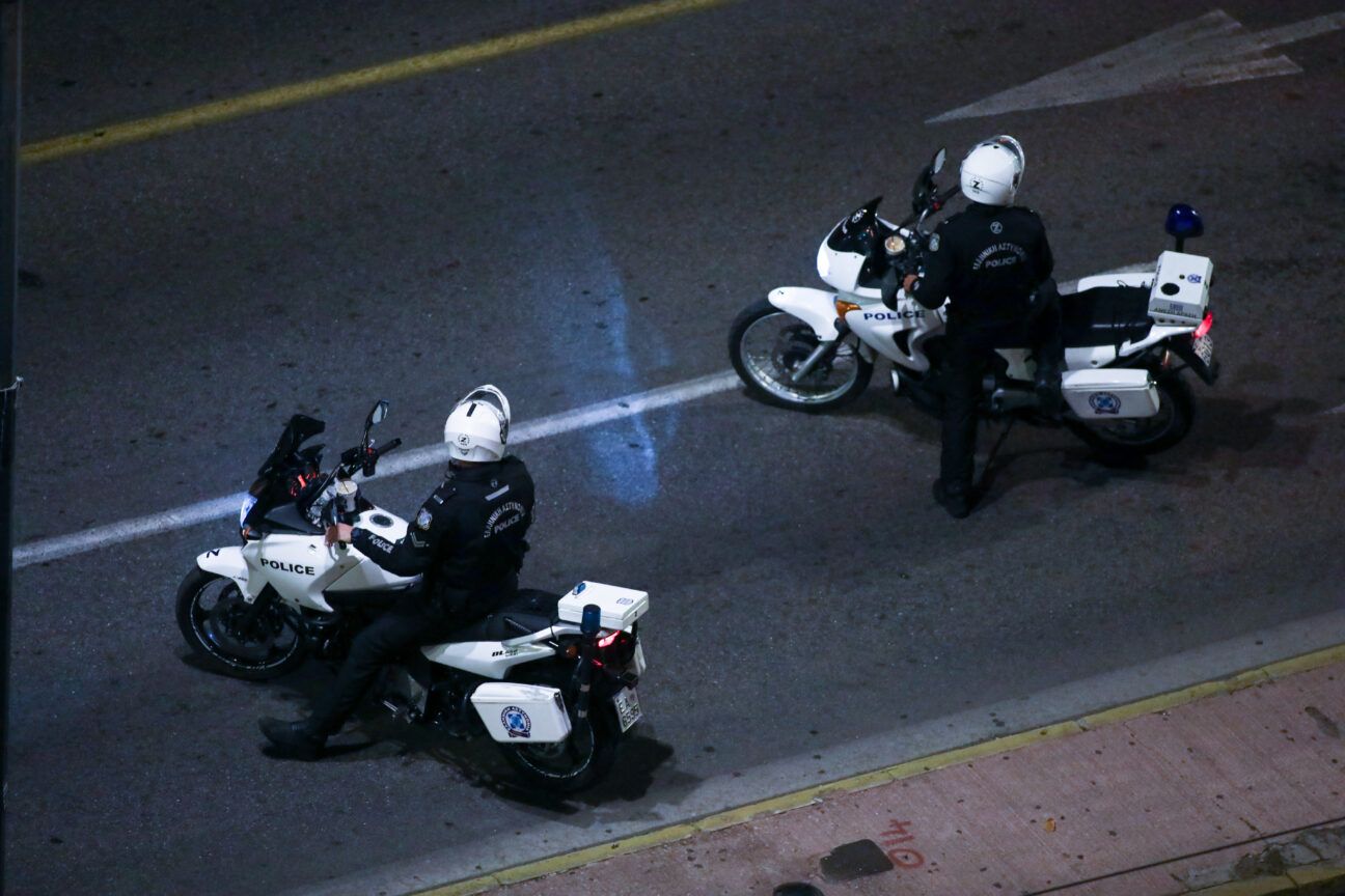 Επεισοδιακή καταδίωξη στη Νέα Σμύρνη: Συνελήφθησαν δυο 16χρονοι που είχαν κλέψει μηχανή