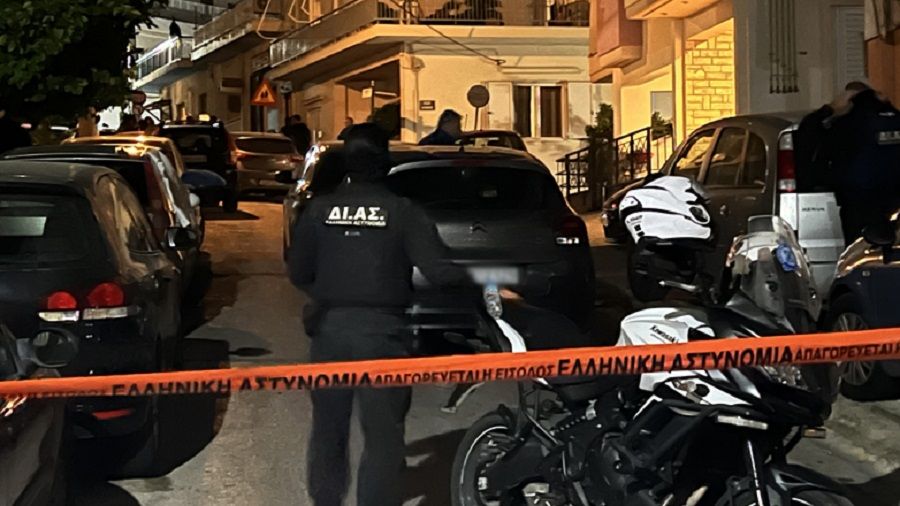 ΗΛΙΟΥΠΟΛΗ: ΘΡΙΛΕΡ ΜΕ ΤΗ ΝΕΚΡΗ ΜΗΤΕΡΑ ΚΑΙ ΤΟ ΓΙΟ ΤΗΣ – ΠΑΡΑΒΙΑΣΜΕΝΗ Η ΠΙΣΩ ΠΟΡΤΑ ΚΑΙ ΠΥΡΟΒΟΛΗΜΕΝΟΙ ΣΤΟ ΚΕΦΑΛΙ!