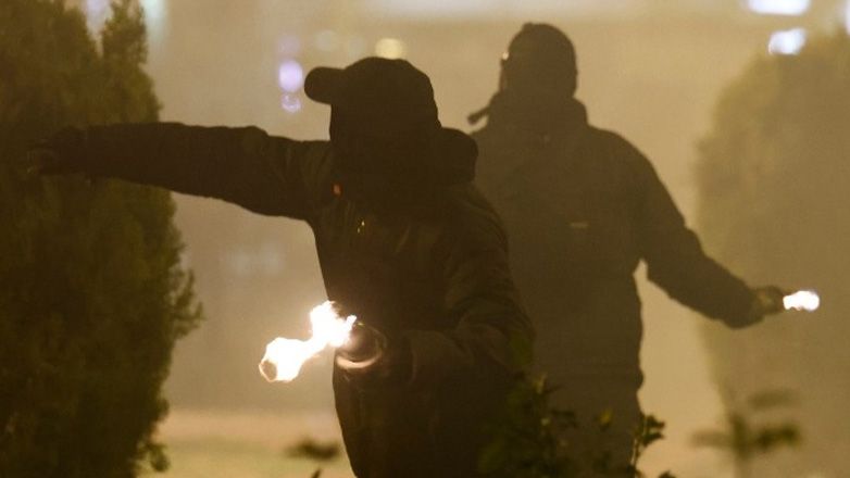 Ζωγράφου: Νεαροί έκαψαν τέσσερα αυτοκίνητα στην Πανεπιστημιούπολη