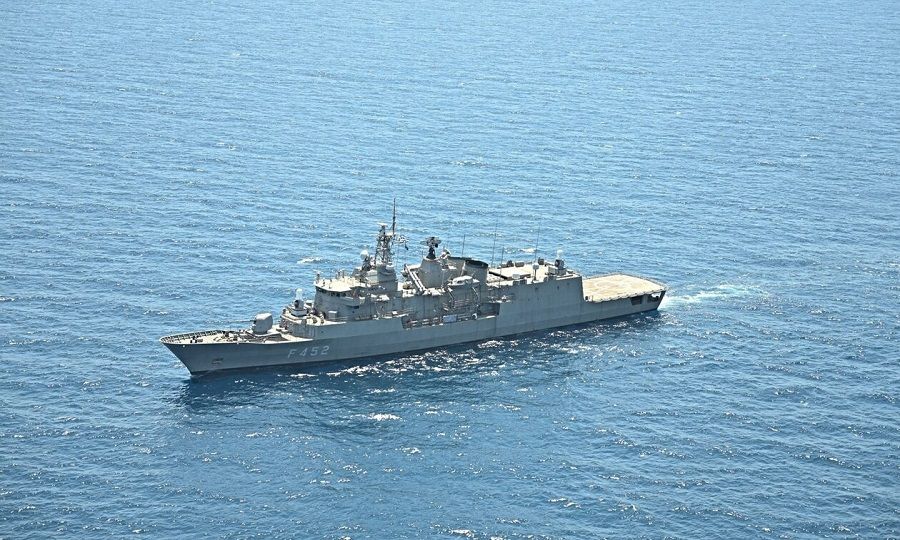 «ΑΣΠΙΔΕΣ»: ΠΡΩΤΗ ΕΜΠΛΟΚΗ ΓΙΑ ΤΗΝ ΦΡΕΓΑΤΑ ΥΔΡΑ – ΒΟΛΕΣ ΕΝΑΝΤΙΟΝ ΜΗ ΕΠΑΝΔΡΩΜΕΝΩΝ ΑΕΡΟΧΗΜΑΤΩΝ ΣΤΟΝ ΚΟΛΠΟ ΤΟΥ ΑΝΤΕΝ!