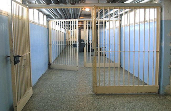 Εξέγερση 60 κρατουμένων στις φυλακές Νιγρίτας: Έβαλαν φωτιά στα σκεπάσματα – Συνδρομή των ΜΑΤ