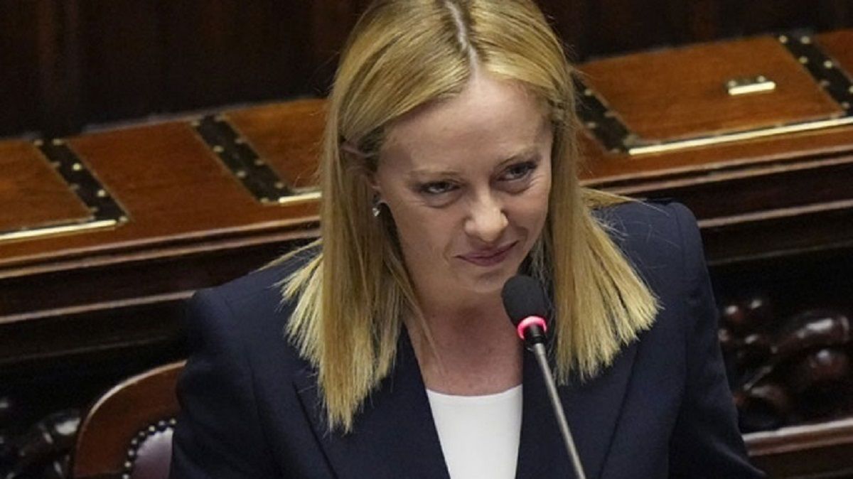 ΜΕ ΑΠΟΦΑΣΗ της Μελόνι! ΕΠΙΣΤΡΕΦΟΥΝ στην εργασία τους (αμέσως) οι ανεμβολίαστοι υγειονομικοί στην Ιταλία…