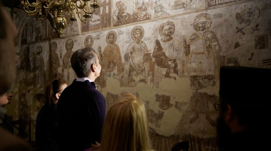ΕΓΙΝΕ ΡΟΜΠΑ ο Κούλης! Πήγε στο Μέγα Σπήλαιο και οι μοναχοί την είχαν… κάνει!