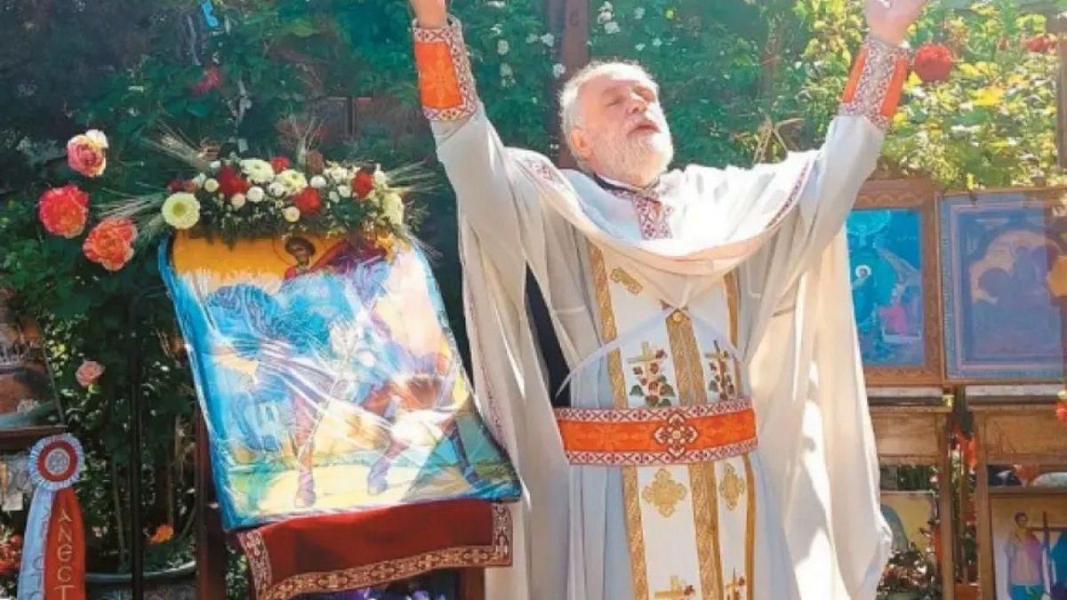 «ΚΑΛΗ ΚΑΙ ΕΥΛΟΓΗΜΕΝΗ ΧΡΟΝΙΑ… ΔΙΠΛΑ ΣΤΟΝ ΧΡΙΣΤΟ ΜΑΣ»