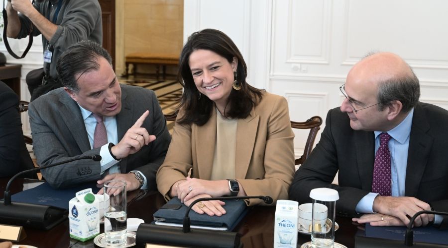 Πήγαν να κόψουν πίτα και τα άκουσαν χοντρά Άδωνις, Κεραμέως και Χατζηδάκης – “Θα σας μαυρίσουμε”!