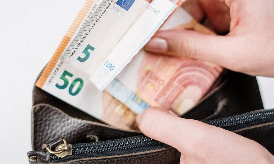 ΔΥΠΑ: Σήμερα καταβάλλεται το «μπόνους» των 300 ευρώ στους μακροχρόνια ανέργους – Οι δικαιούχοι
