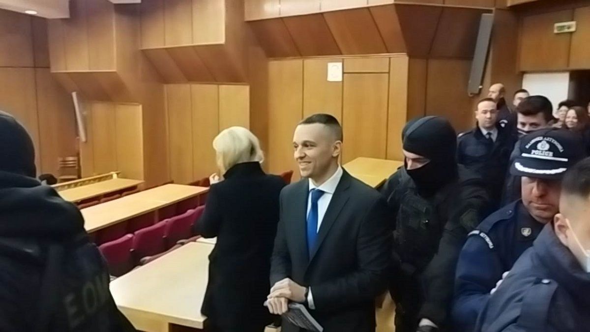Αυτό το χαμόγελο τρομοκρατεί το σύστημα - Ο Ηλίας Κασιδιάρης ξανά στο Εφετείο!