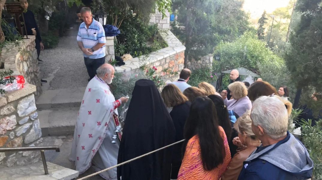 Άγιοι Ισίδωροι – Λυκαβηττός: «Μη φύγεις παπα Δημήτρη»