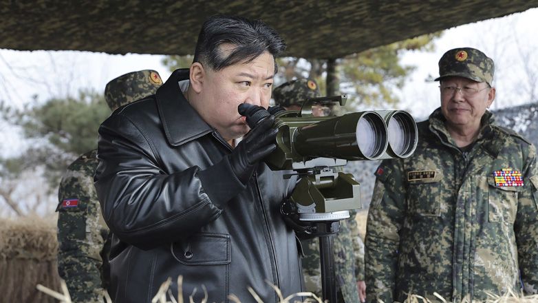 Βόρεια Κορέα: Ο Κιμ Γιονγκ Ουν επέβλεψε άσκηση «πυρηνικής αντεπίθεσης»