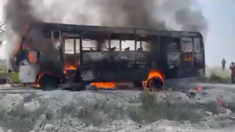 Ινδία: Πέντε νεκροί από πυρκαγιά σε λεωφορείο
