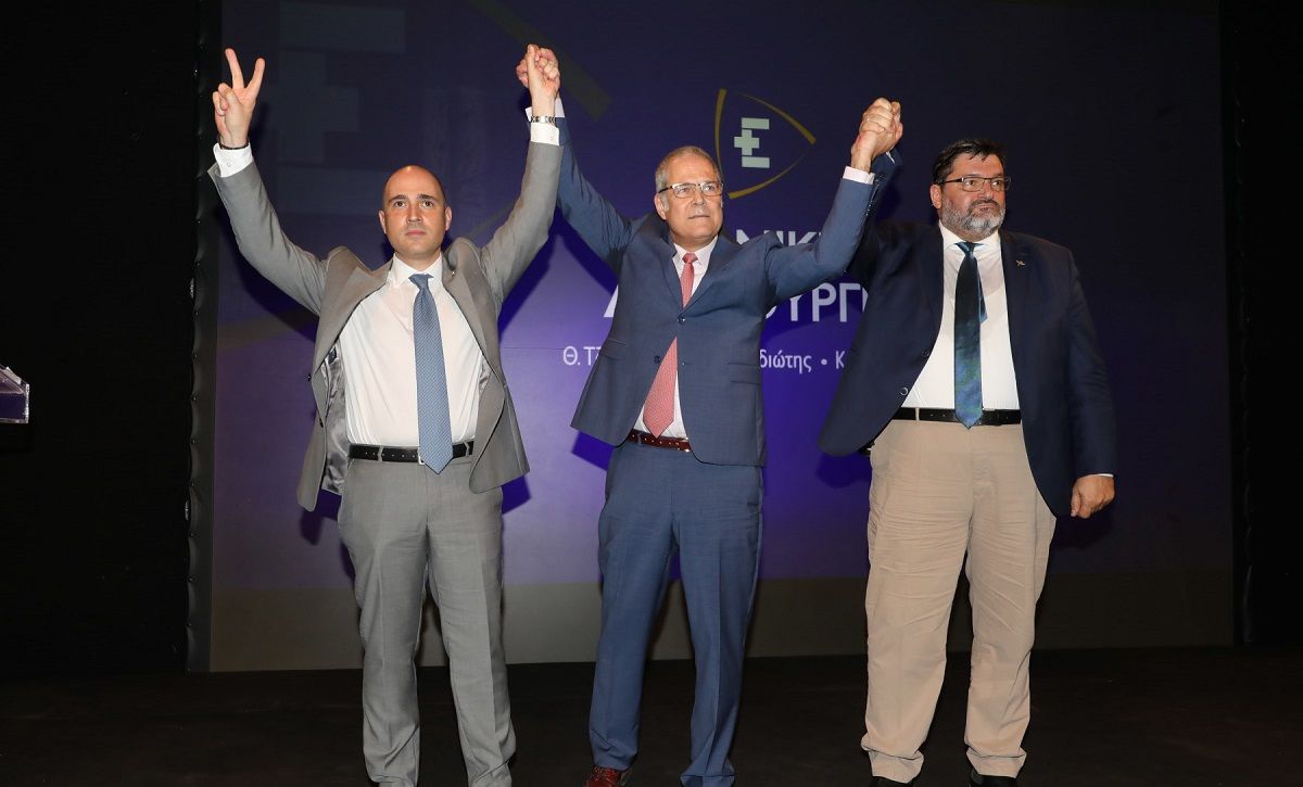 Ας κρατήσουν οι χοροί...