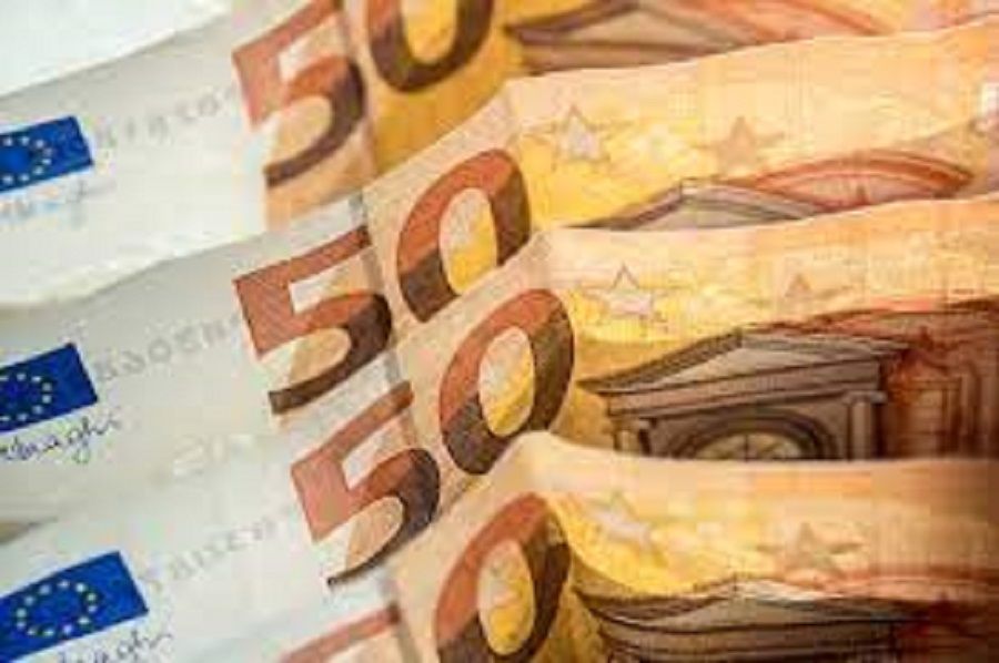 Γιατί πρέπει να πληρώνουμε με μετρητά παντού αντί για τραπεζική κάρτα;