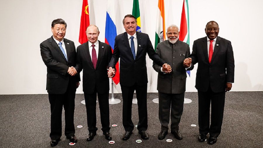«ΒΟΜΒΑ« από τους BRICS: Θέλουν να τελειώσουν το SWIFT, ενισχύει το δολάριο