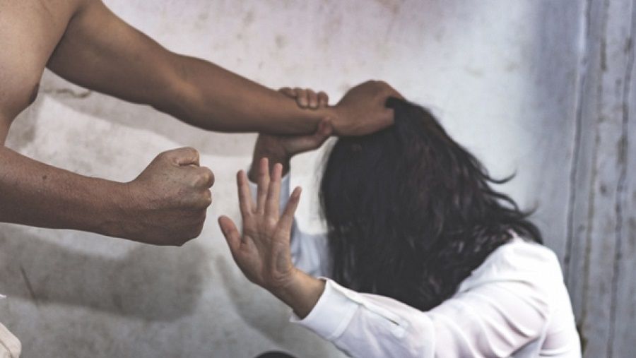 Ηράκλειο: Χειροπέδες σε 40χρονο που ξυλοκόπησε τη σύζυγό του