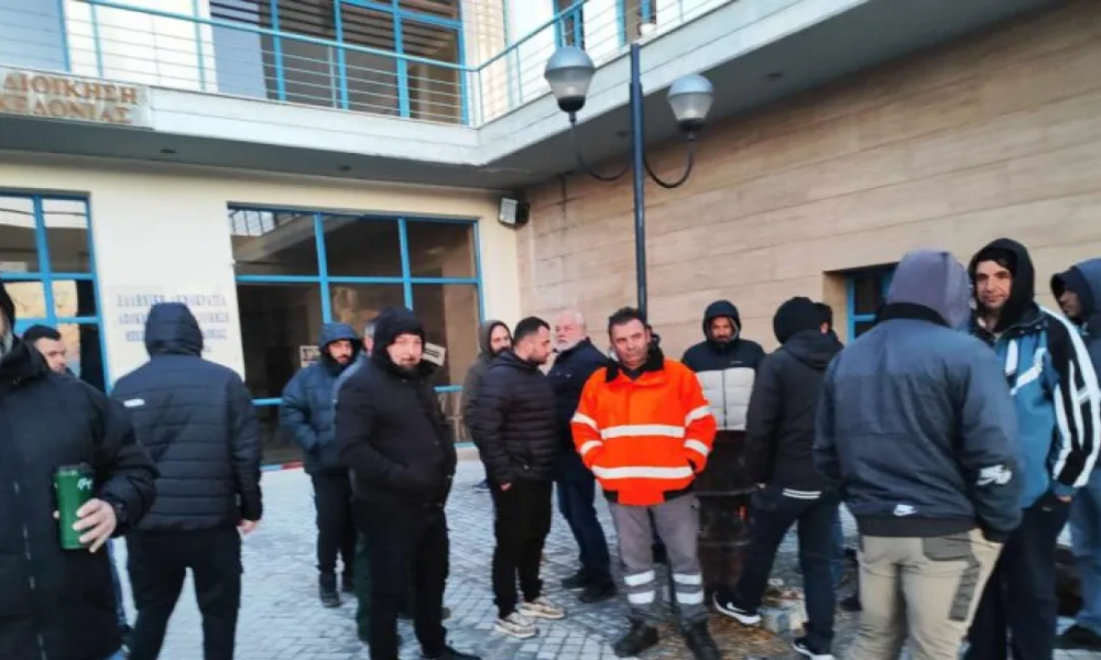 Κινητοποιήσεις αγροτών: Έχουν κάνει κατάληψη στο κτίριο της περιφέρειας Δυτ. Μακεδονίας